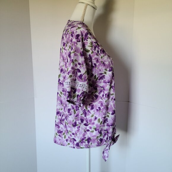 BERKLEY JENSEN TIE FRONT TOP-CROCHET TRIM-V-NECK CRIINKLE FLORAL FABRIC SZ MED - Picture 4 of 6